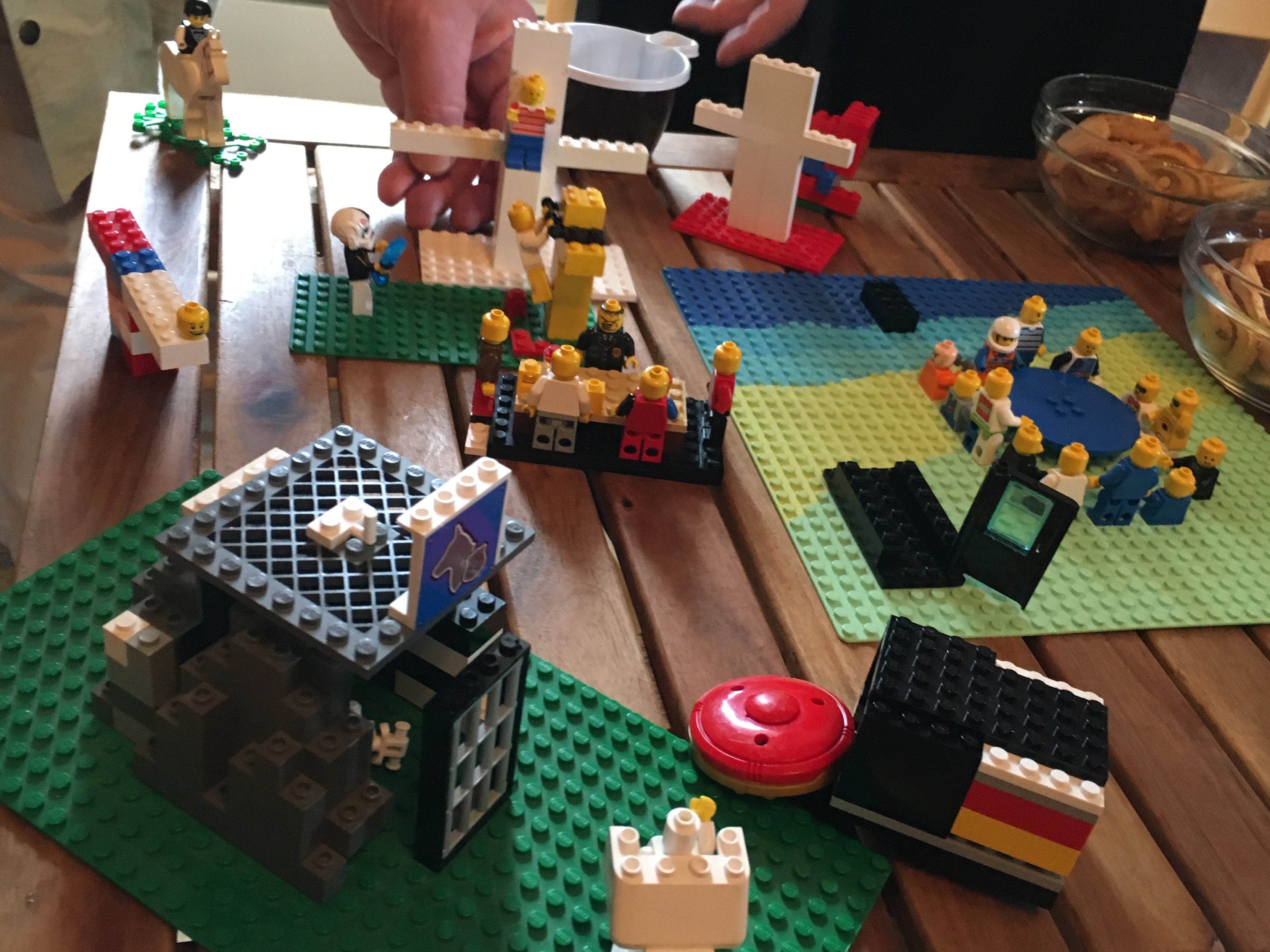 Folkekirken, påske, LEGO en snak om at være god ved andre - Karriere, kærlighed og krøller
